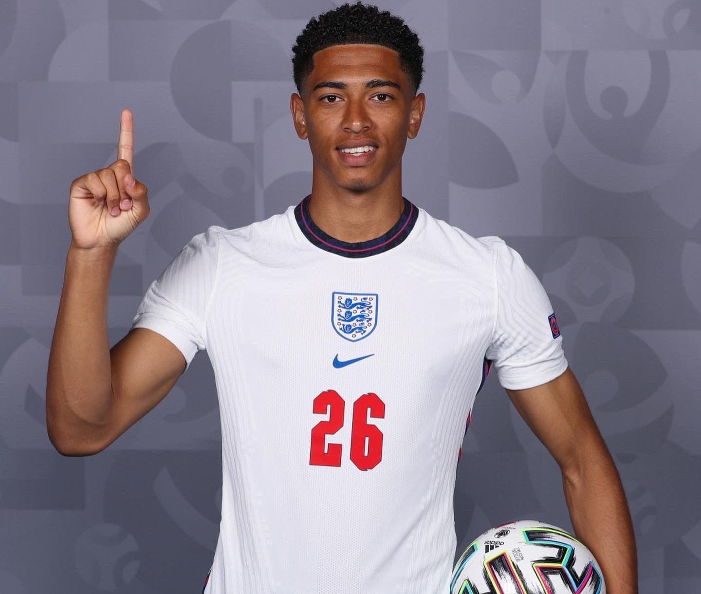 外媒：沙特vs阿联酋下半场将正常进行，但两队主帅拒绝继续比赛（外媒：沙特对阵阿联酋下半场照常进行，两队主帅却拒绝继续比赛）