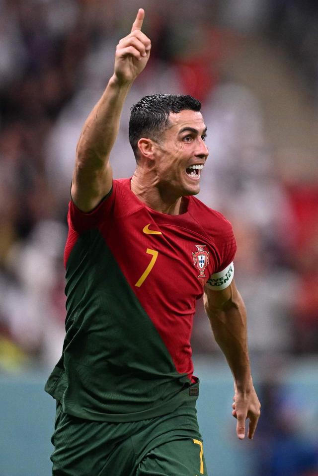 队中核心主动降薪续约，球迷盛赞忠诚