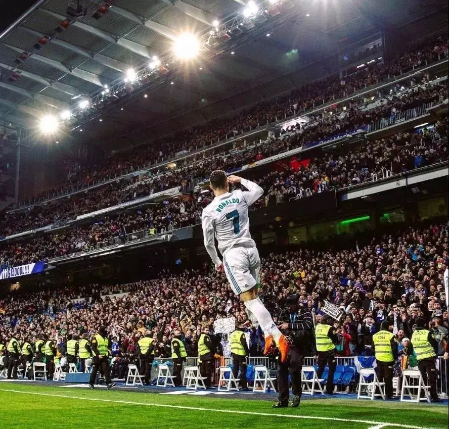 费尔明：巴萨没人因竞争位置产生矛盾，希望明年能拿欧冠和世界杯（费尔明：巴萨位置竞争不生矛盾，期望明年问鼎欧冠与世界杯）