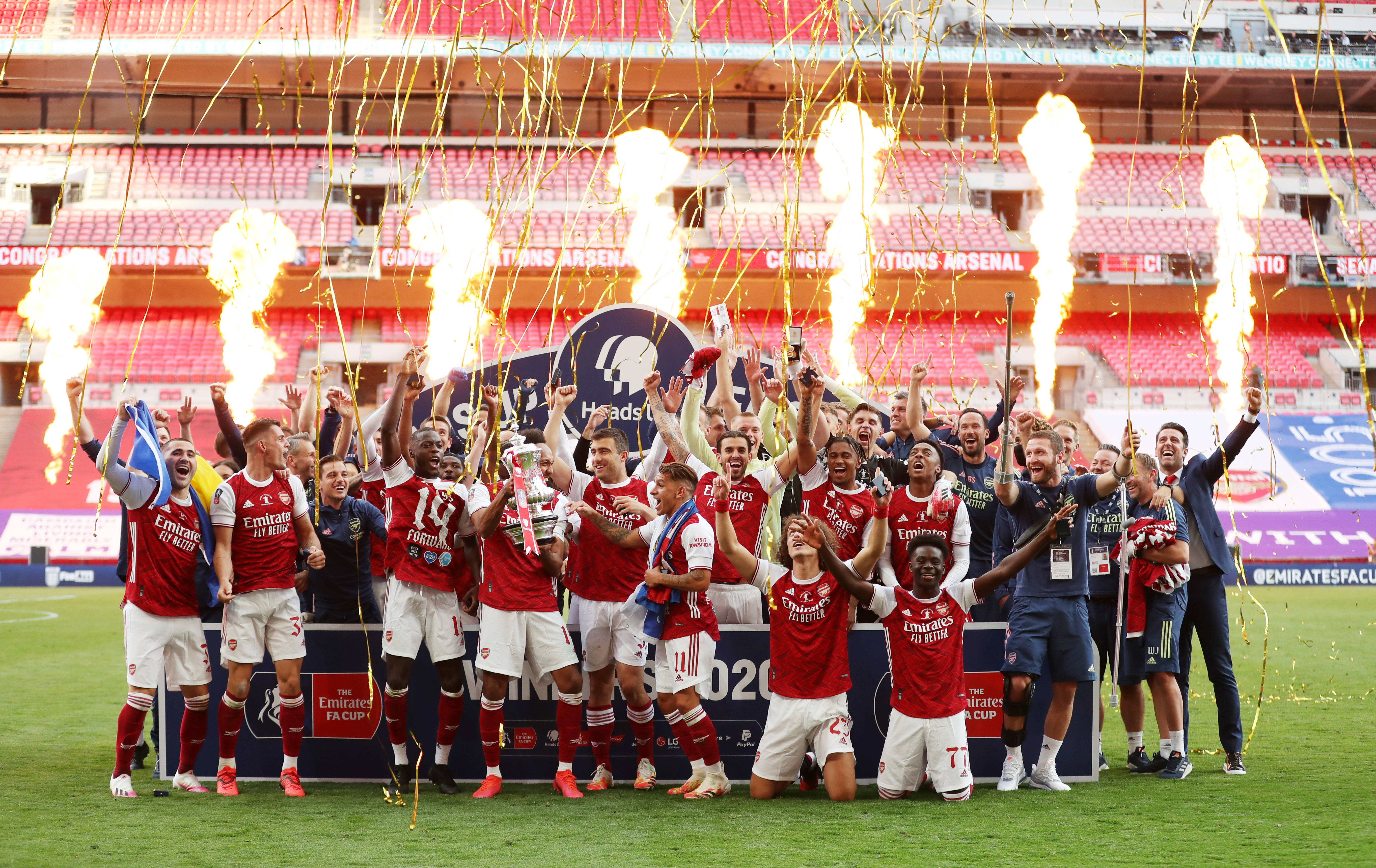 足球报：张外龙这几年一直关注铜梁龙，冲超后他独坐良久（足球报：张外龙多年关注铜梁龙，冲超后独自静坐良久）