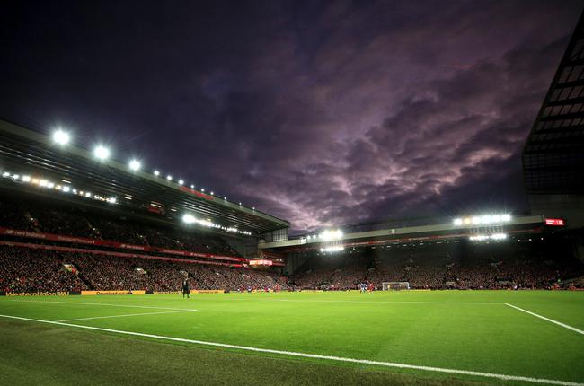 皇马客场3-0击败毕巴，阿诺德表现神勇但伤退，展现世界级水准，但伤病困扰持续。