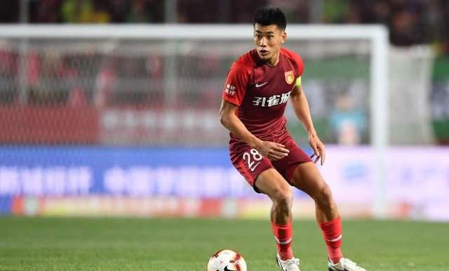 维拉vs阿森纳前瞻：英超前3大战 枪手主力双中卫缺席 谁也难赢（英超前三巅峰战前瞻：维拉对阵阿森纳，枪手双中卫缺阵，恐难分胜负）