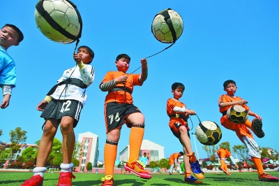 斯科尔斯：曼联最糟糕引援是博斯尼奇，没见过这么离谱的门将（斯科尔斯直言曼联最差引援是博斯尼奇：从未见过更离谱的门将）