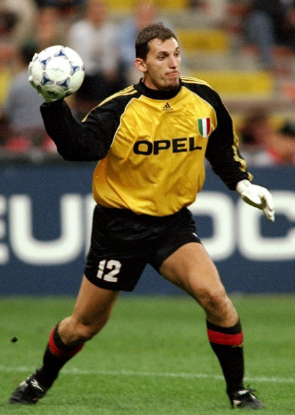 半岛晨报：李国旭中超执教表现不逊于邵佳一，甚至更胜一筹（半岛晨报：李国旭中超执教不输邵佳一，表现更胜一筹）