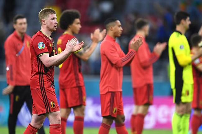 乌甲联赛阿根廷门将超远距离破门，皮球飞行全场后弹地入网