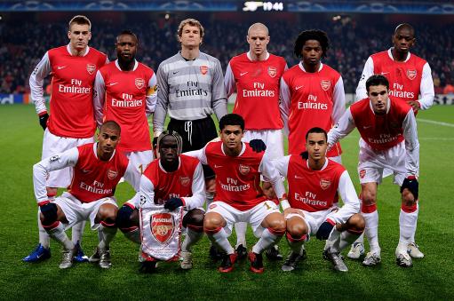 英超15轮阿森纳1-2负维拉仍居榜首，曼城3-0胜桑德兰紧追（英超第15轮：阿森纳1-2不敌维拉仍领跑，曼城3-0胜桑德兰紧追其后）