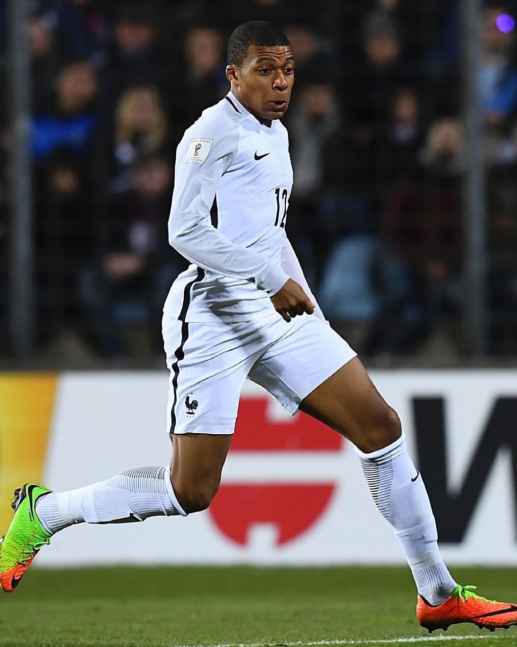 豫媒：河南热身赛6-2胜海港，为足协杯决赛开设6列球迷专列